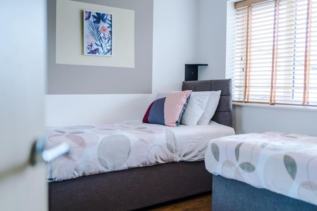 Сasa de vacaciones Modern Townhouse Near Coop Live Etihad *