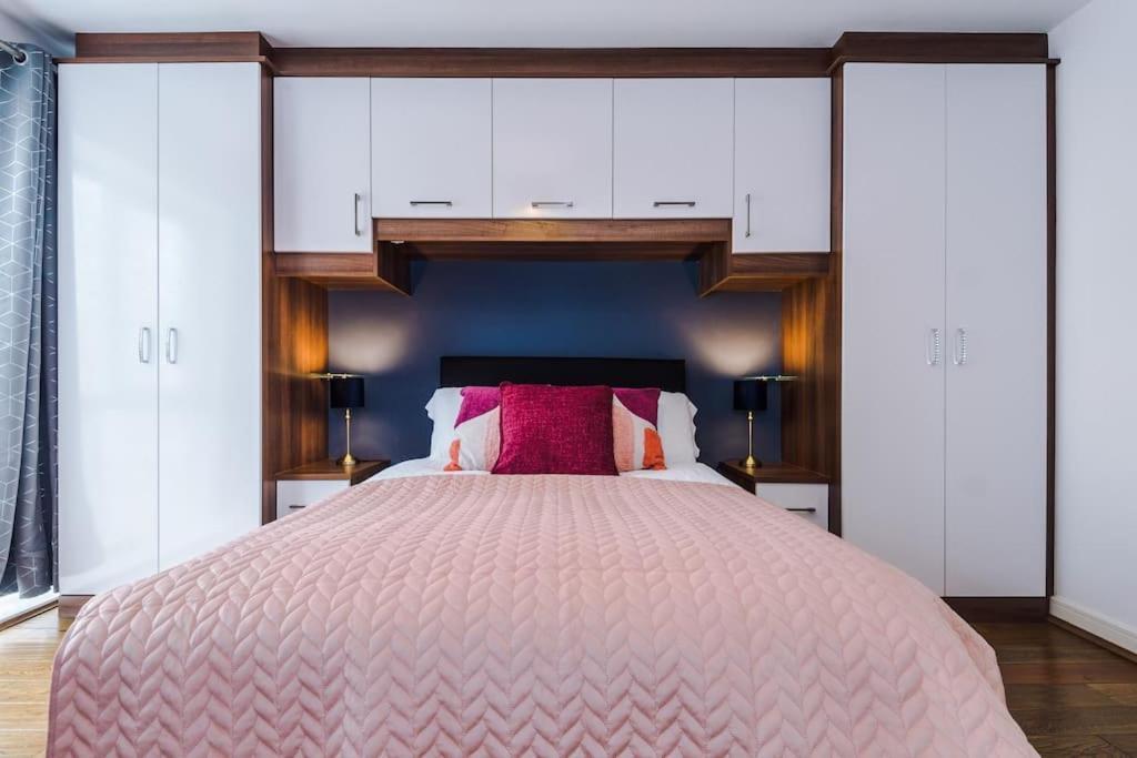 Modern Townhouse Near Coop Live Etihad Сasa de vacaciones *
