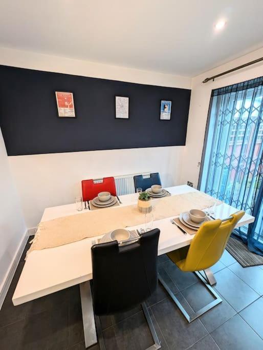 Modern Townhouse Near Coop Live Etihad Сasa de vacaciones *
