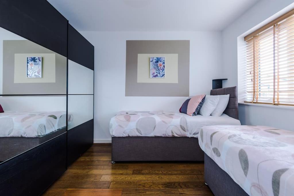 Modern Townhouse Near Coop Live Etihad Сasa de vacaciones